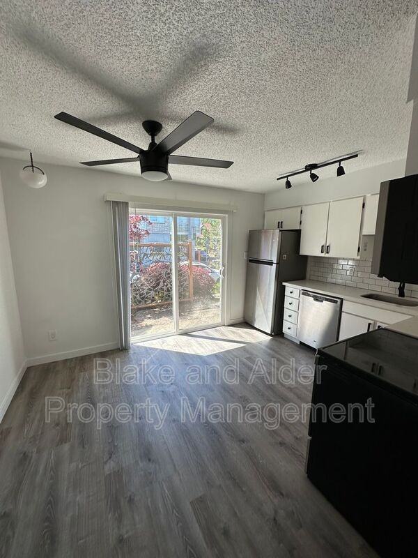 838 Se 42nd Ave - Photo 5 of 8