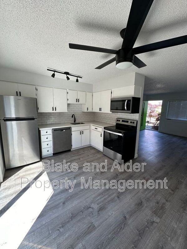 838 Se 42nd Ave - Photo 6 of 8