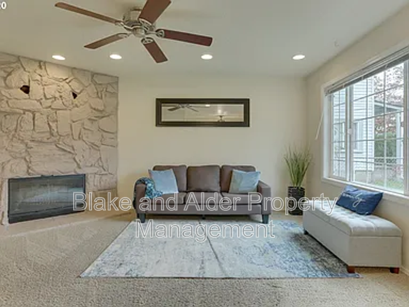 9733 Se Ramona St - Photo 2 of 14