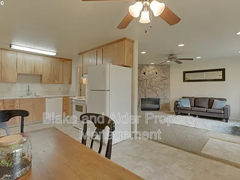 9733 Se Ramona St - Photo 3 of 14