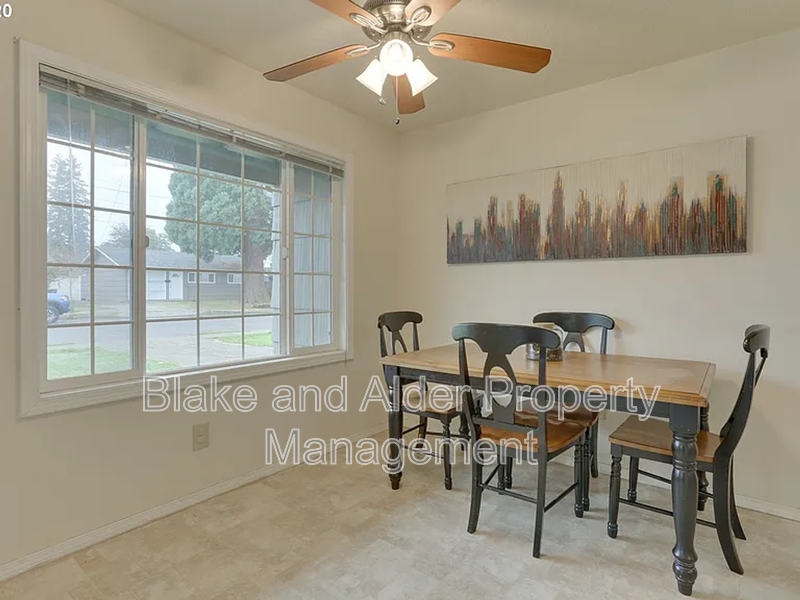 9733 Se Ramona St - Photo 4 of 14