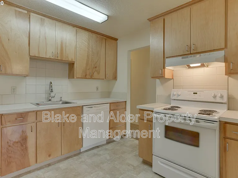 9733 Se Ramona St - Photo 5 of 14