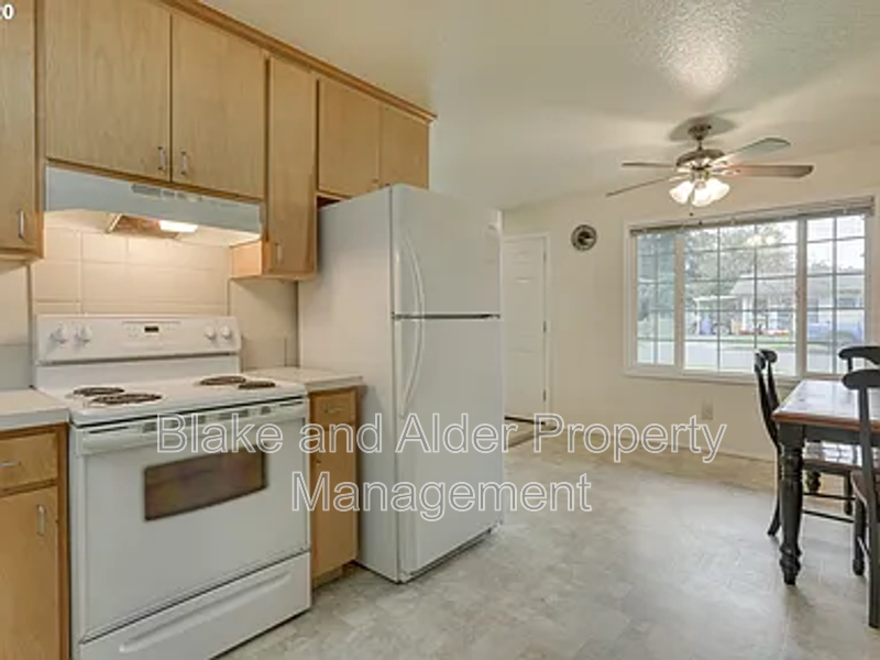 9733 Se Ramona St - Photo 6 of 14