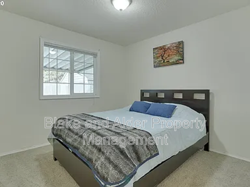 9733 Se Ramona St - Photo 7 of 14