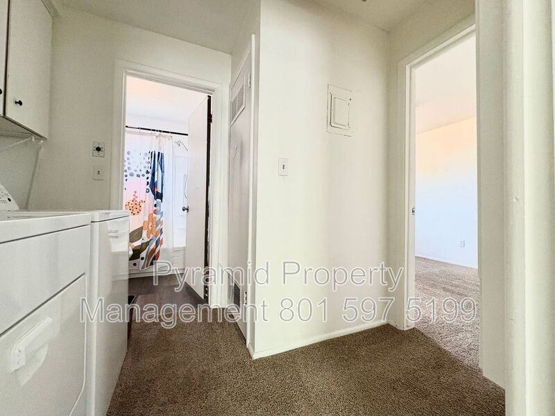 3428 S St #3 - Photo 6 of 10