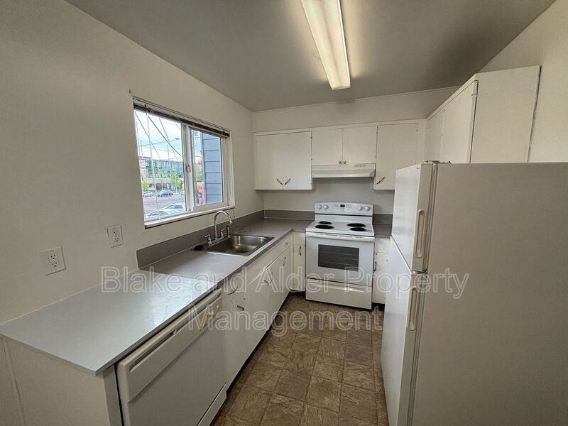 5950 Sw Hall Blvd #201 - Photo 4 of 9