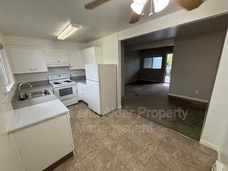 5950 Sw Hall Blvd #201 - Photo 5 of 9