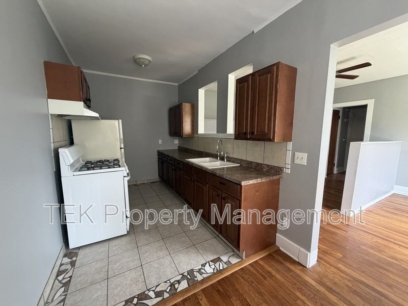 189 Lake Ave #3 - Photo 3 of 6