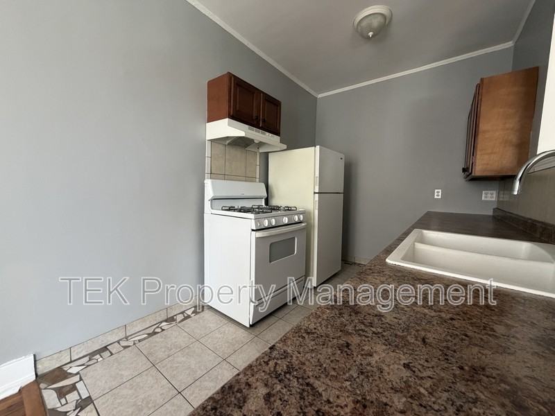 189 Lake Ave #3 - Photo 4 of 6