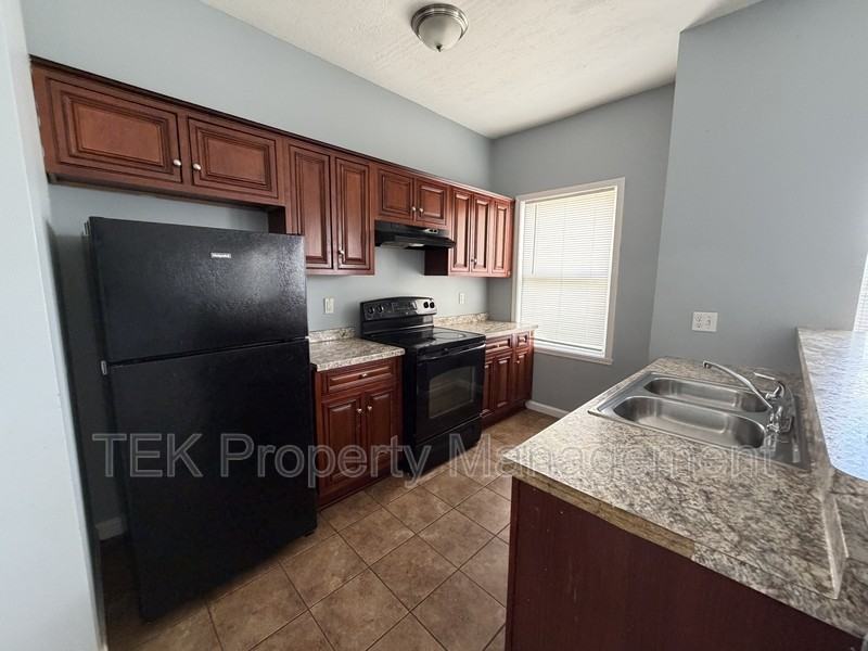 751 W Main St #D - Photo 3 of 6