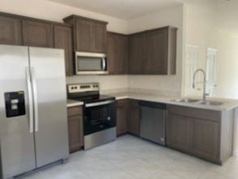 911 Capitol Pkwy - Photo 3 of 13