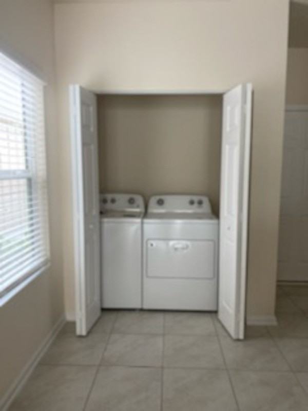 911 Capitol Pkwy - Photo 6 of 13