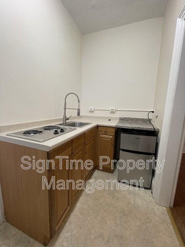 222 Summit Ave #2R - Photo 7 of 9