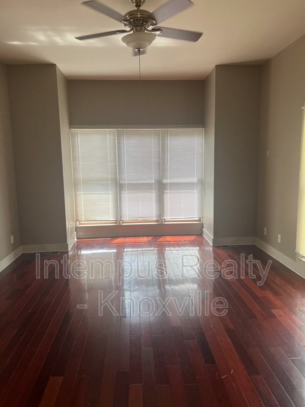 229 Deaderick Ave - Photo 4 of 41