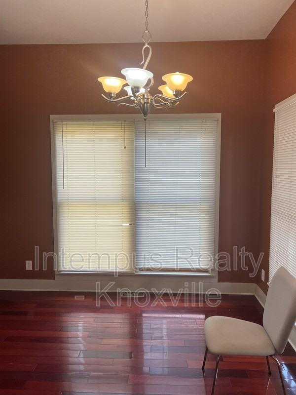 229 Deaderick Ave - Photo 5 of 41