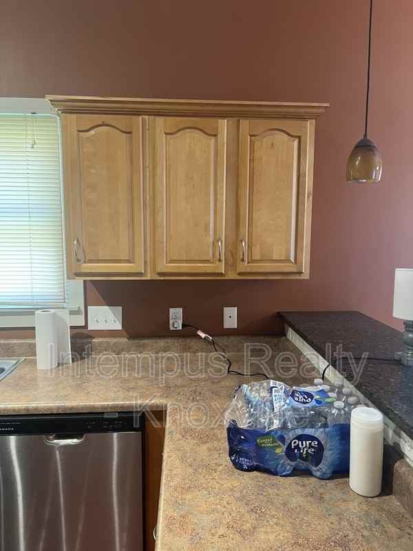 229 Deaderick Ave - Photo 7 of 41