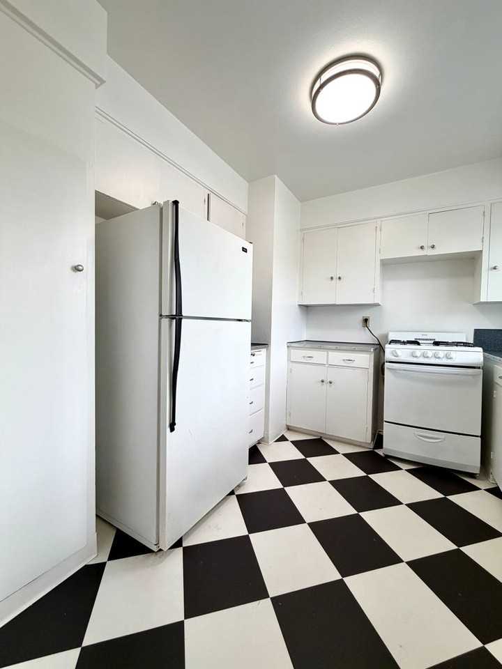 105 Ne 61st Ave #15 - Photo 6 of 10