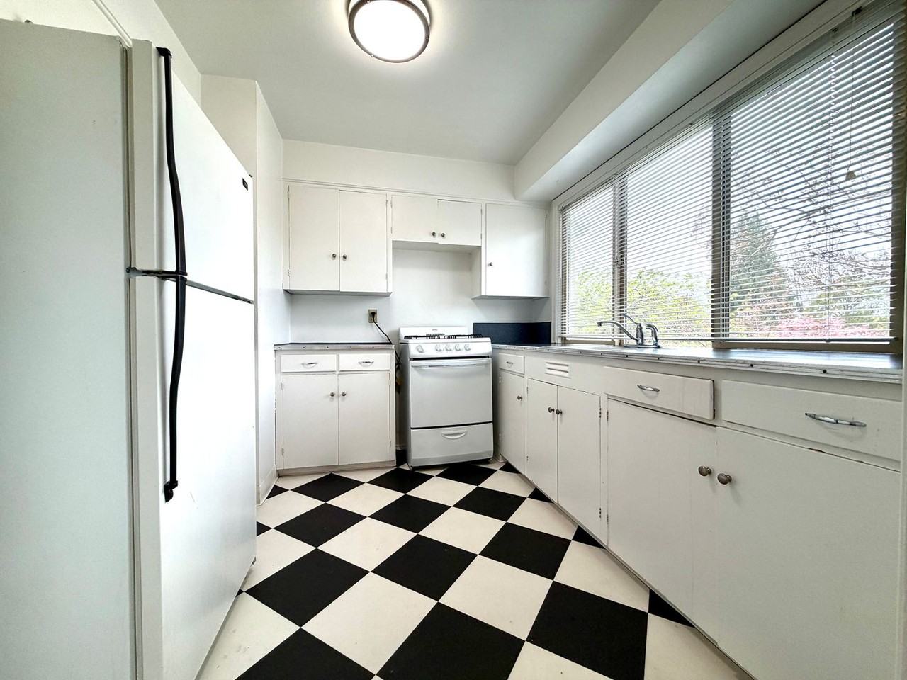 105 Ne 61st Ave #15 - Photo 7 of 10