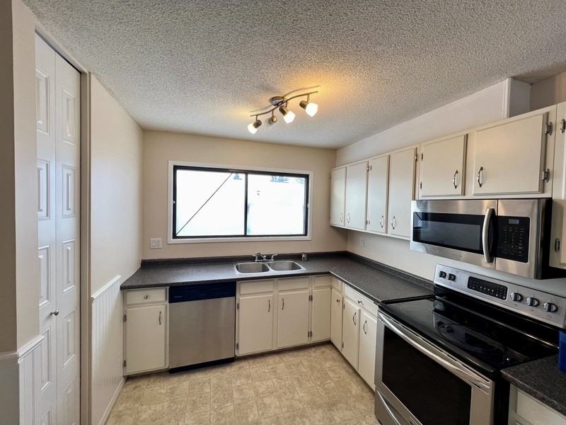 14212 114 St Nw - Photo 4 of 12