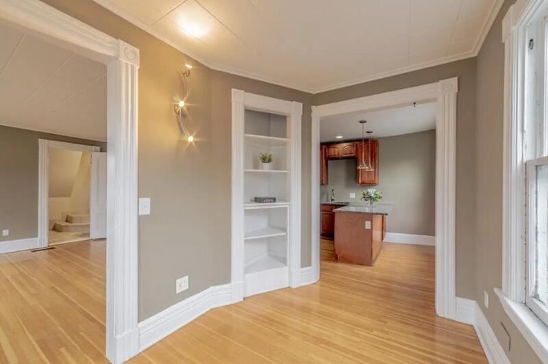 213 Oxford St - Photo 3 of 9