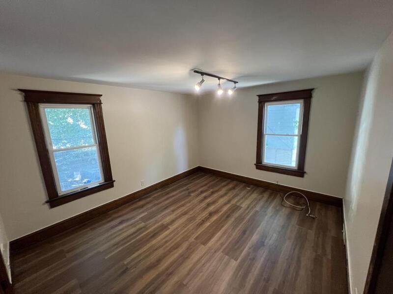 8 Rocket St - Photo 3 of 7