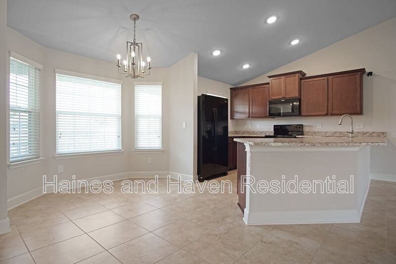 1217 Forest Hills Dr - Photo 5 of 28