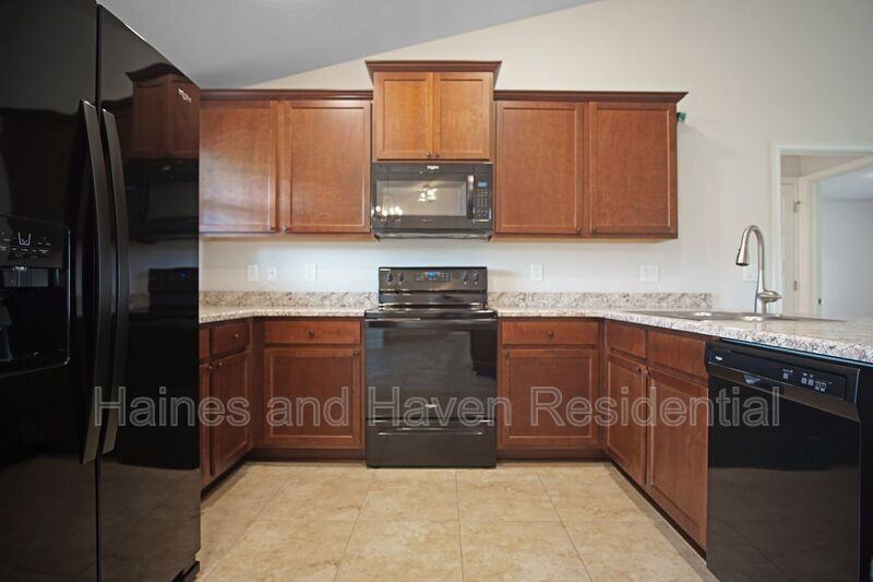 1217 Forest Hills Dr - Photo 6 of 28