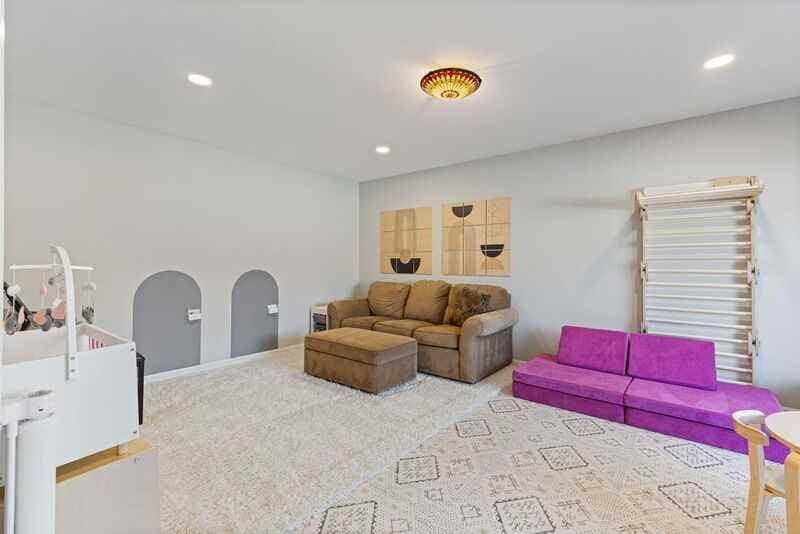 2246 Keim Rd - Photo 5 of 46