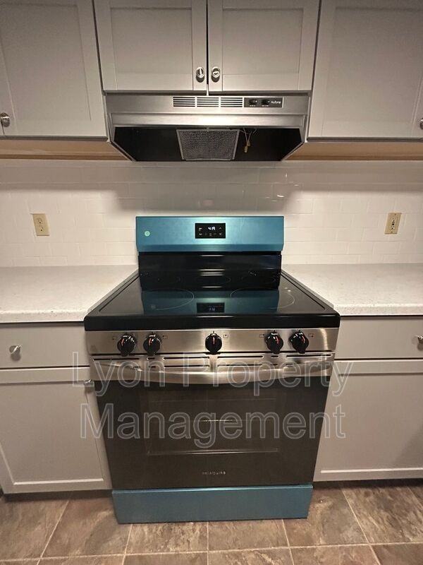 1495 Ten Rod Rd #1R - Photo 3 of 25