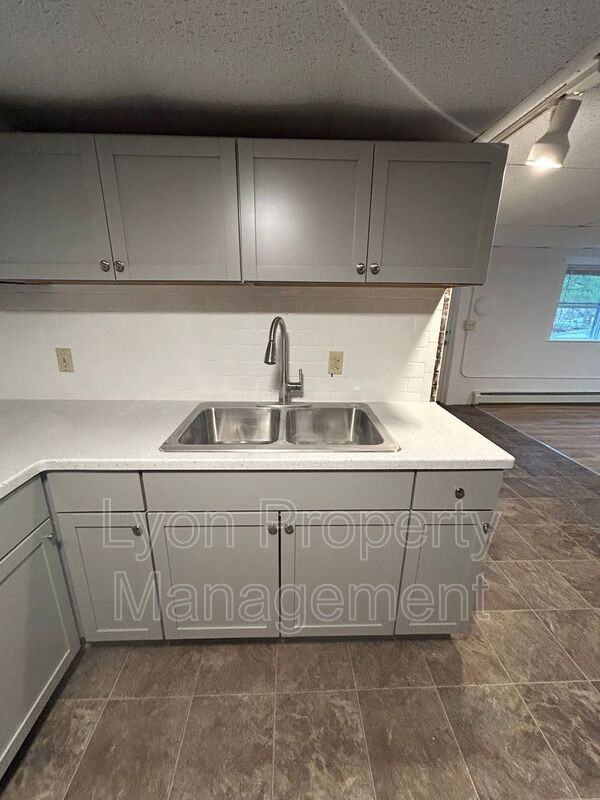 1495 Ten Rod Rd #1R - Photo 5 of 25