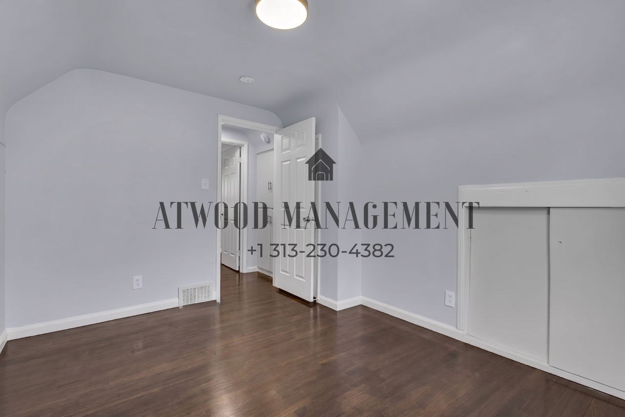 16225 Manning St - Photo 7 of 14