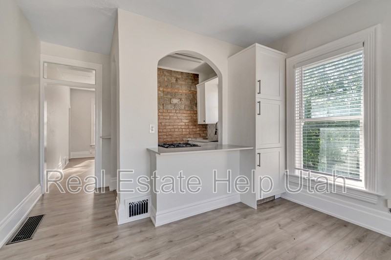 365 S Elizabeth St #3 - Photo 3 of 3