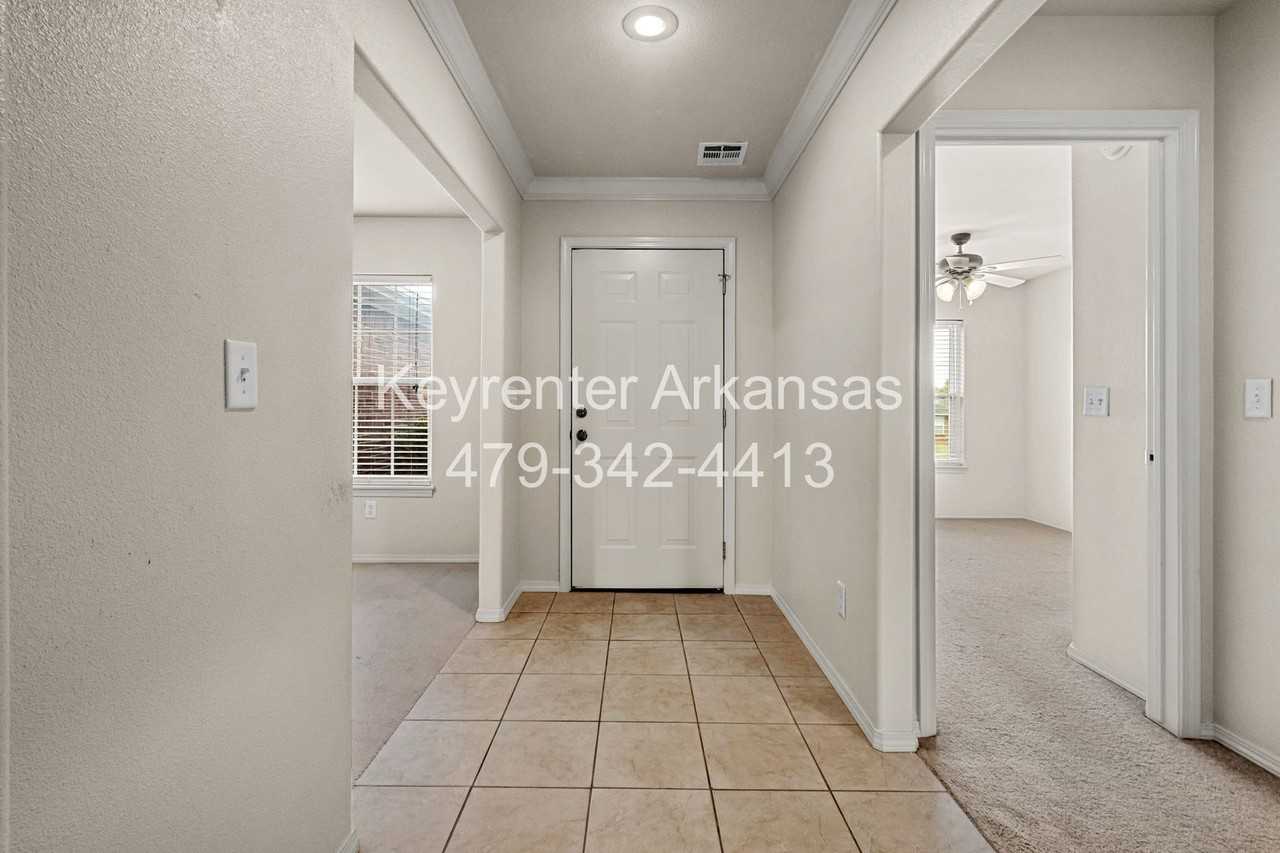 705 Sw Crystal St - Photo 5 of 29