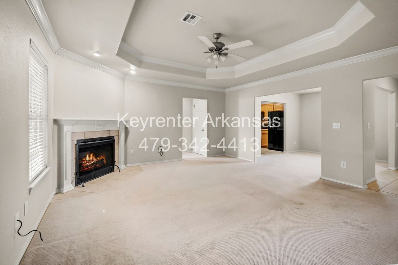 705 Sw Crystal St - Photo 7 of 29