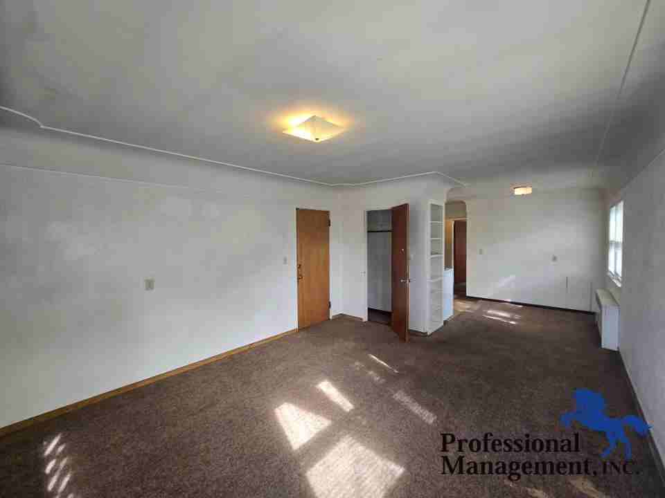 43 Broadwater Ave #1 - Photo 3 of 9