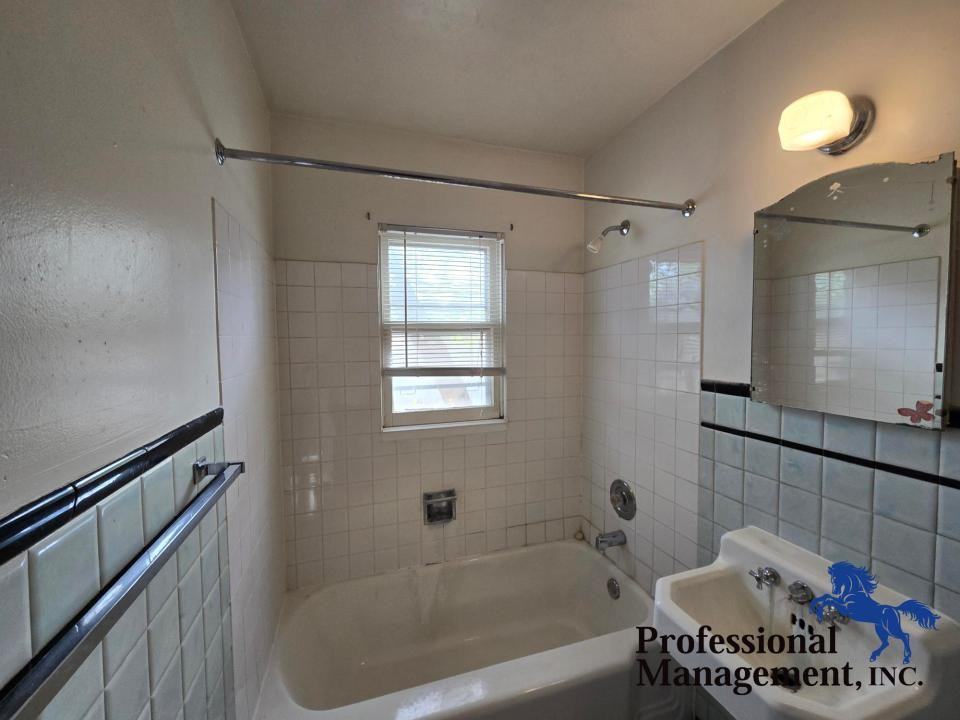 43 Broadwater Ave #1 - Photo 7 of 9