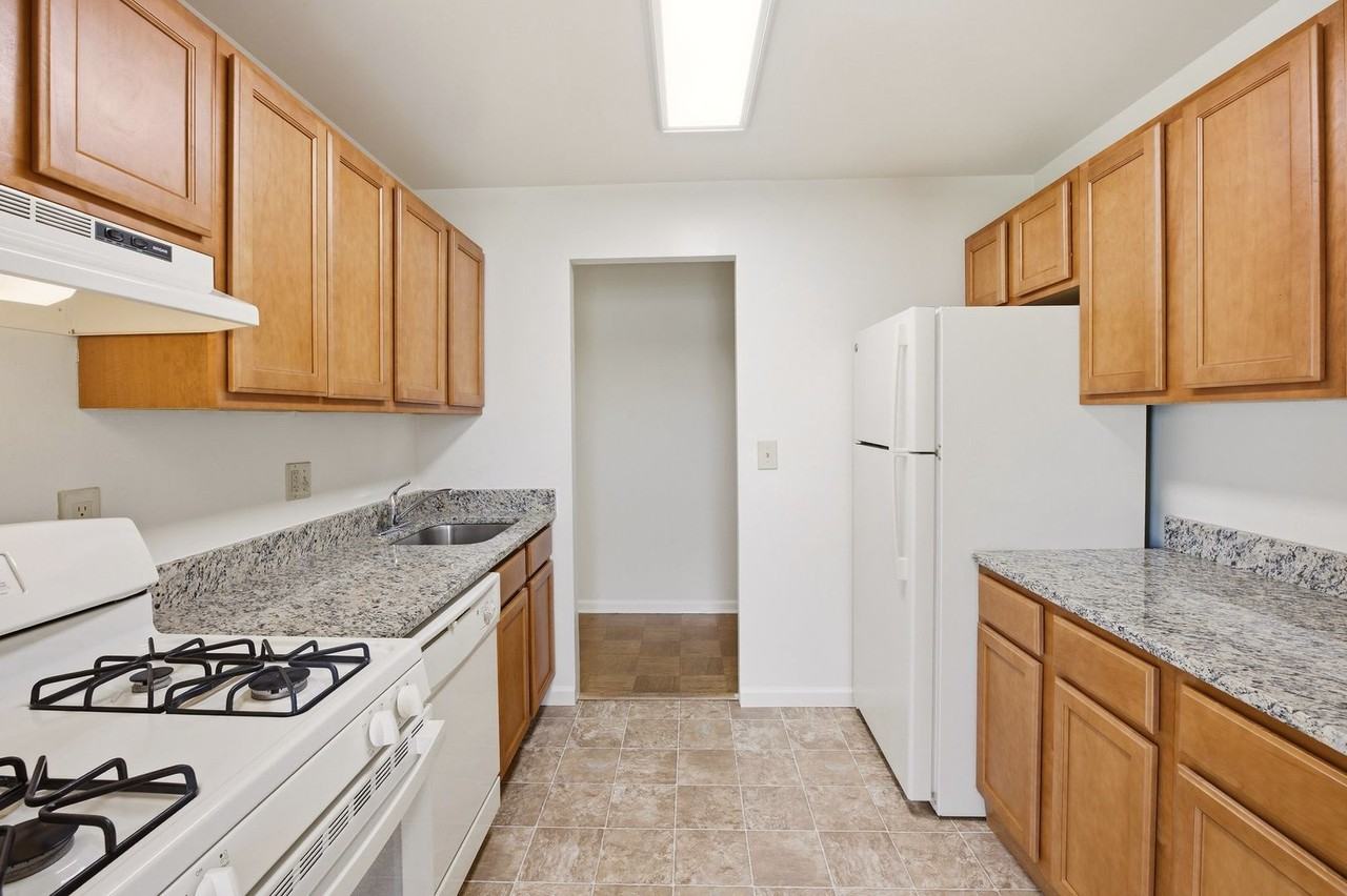 Summit Square Apartments - Photo 2 of 50