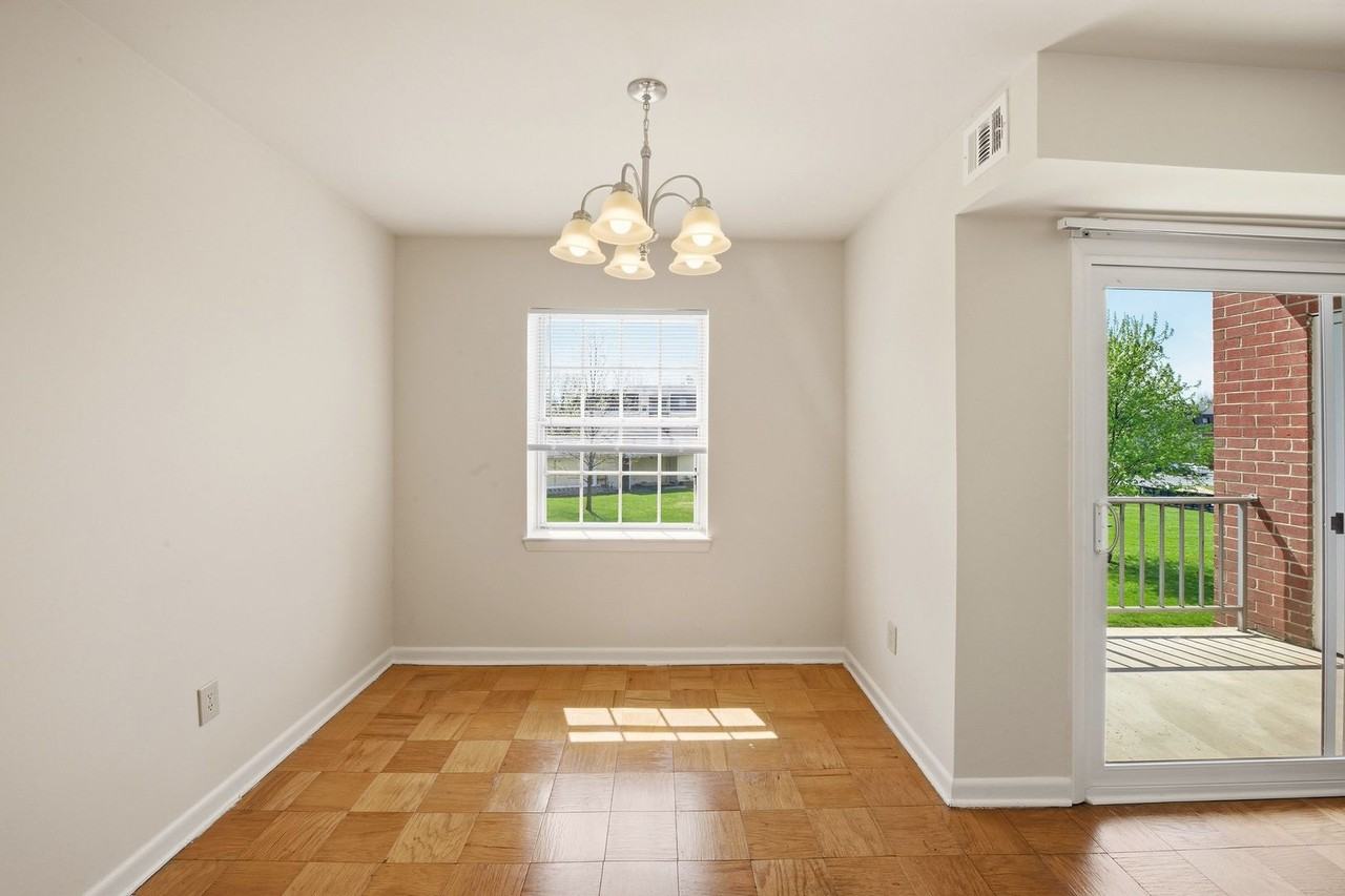 Summit Square Apartments - Photo 4 of 50