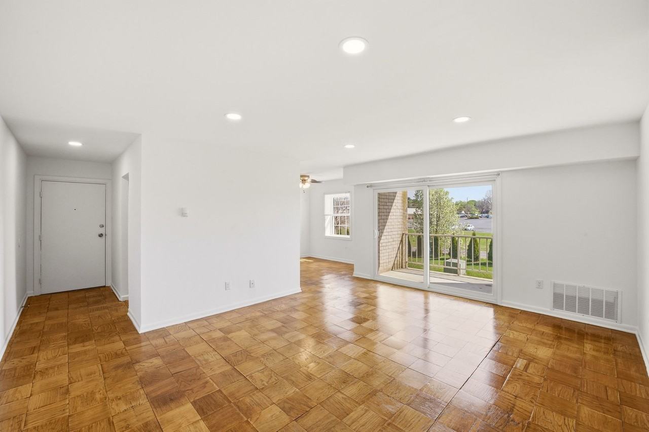 Summit Square Apartments - Photo 5 of 50