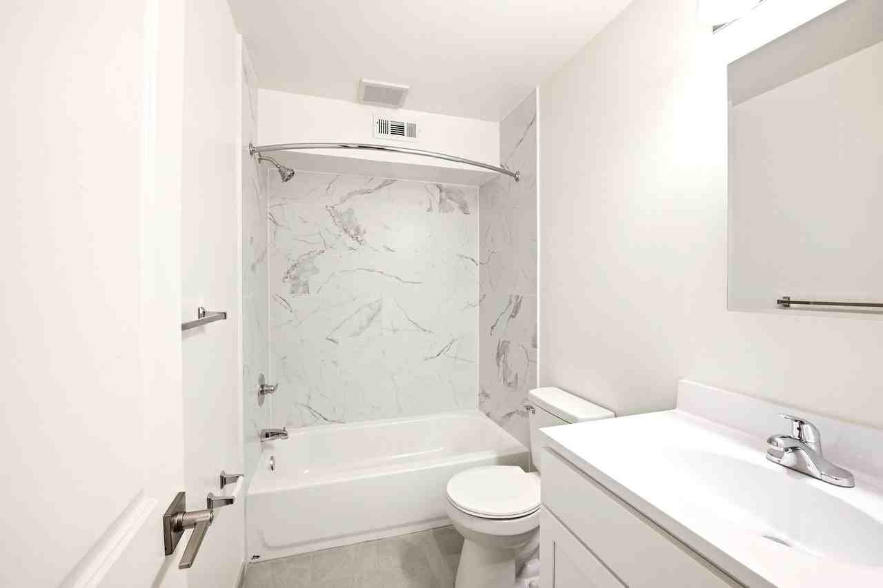 Summit Square Apartments - Photo 3 of 50