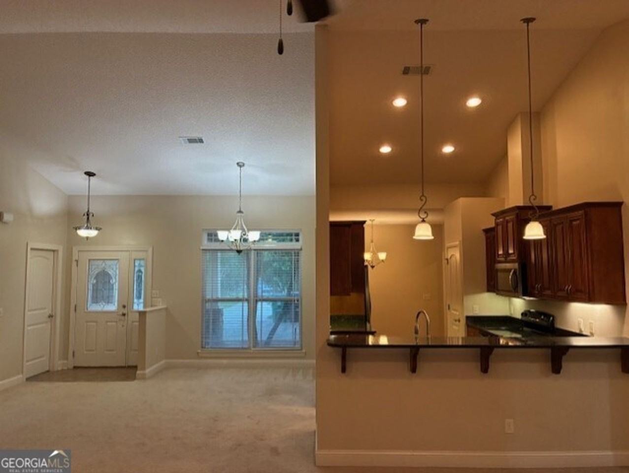 216 Holm Pl - Photo 7 of 38