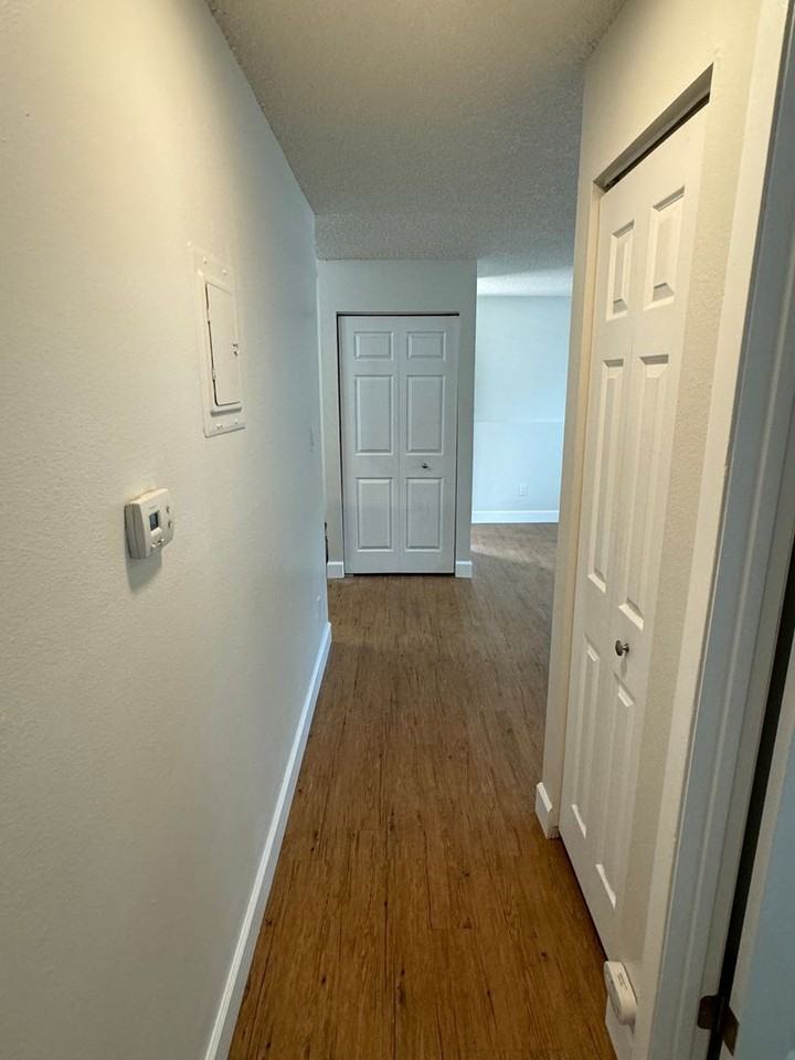 Cottonwood Creek Apartments - Photo 7 of 18