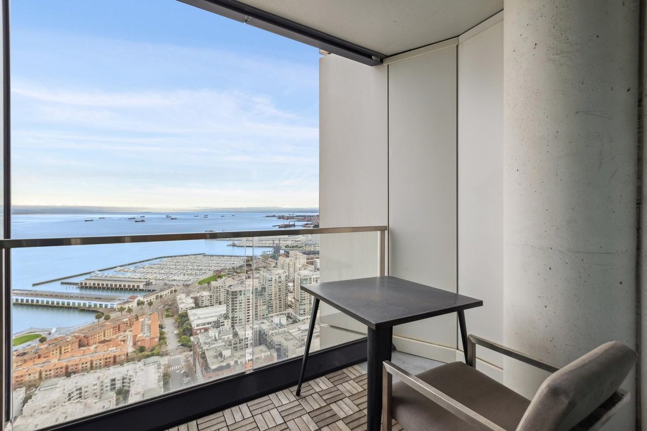 425 1st Street #3903 - Photo 6 of 30