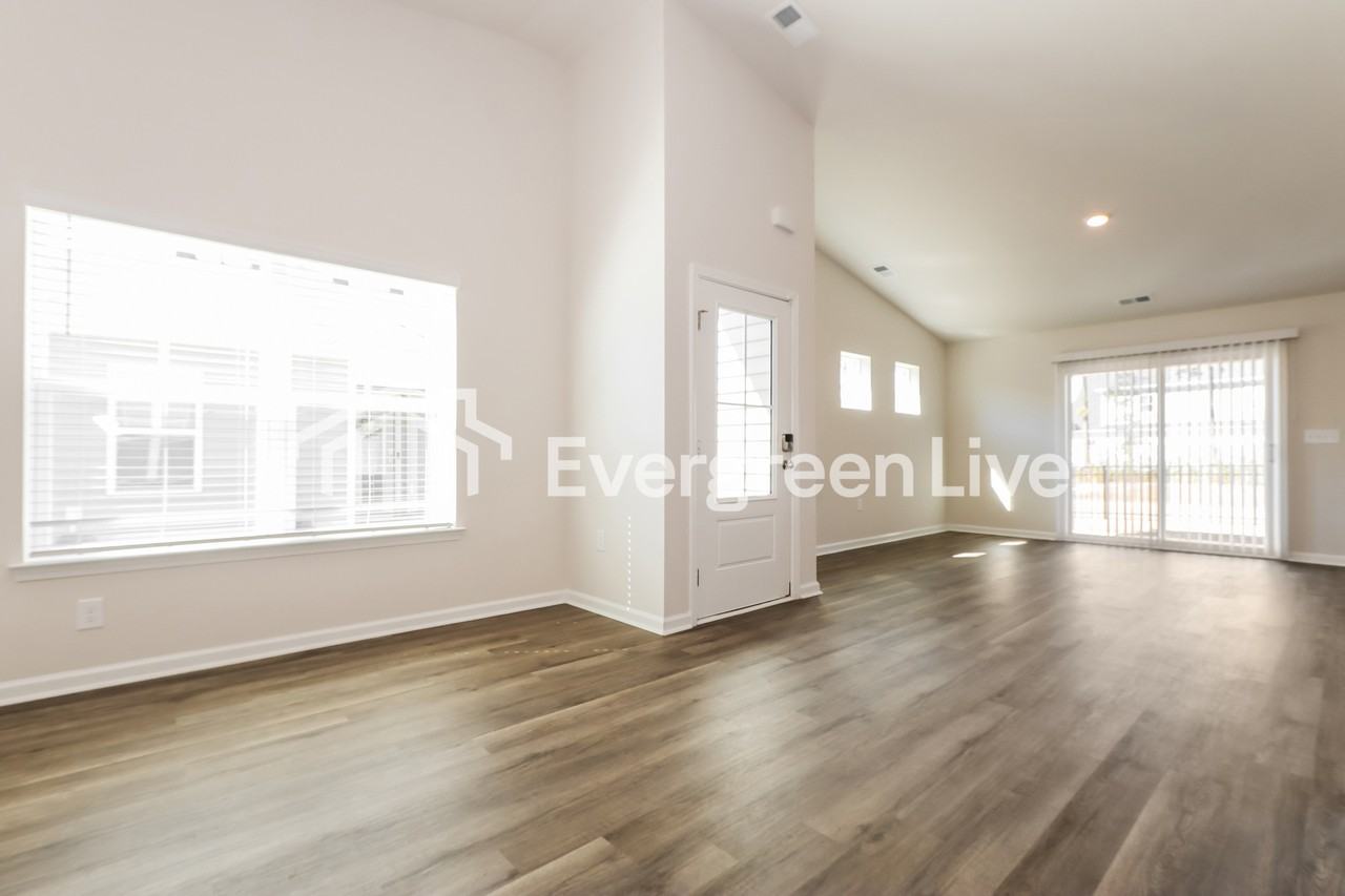2283 Courtina Way - Photo 4 of 16