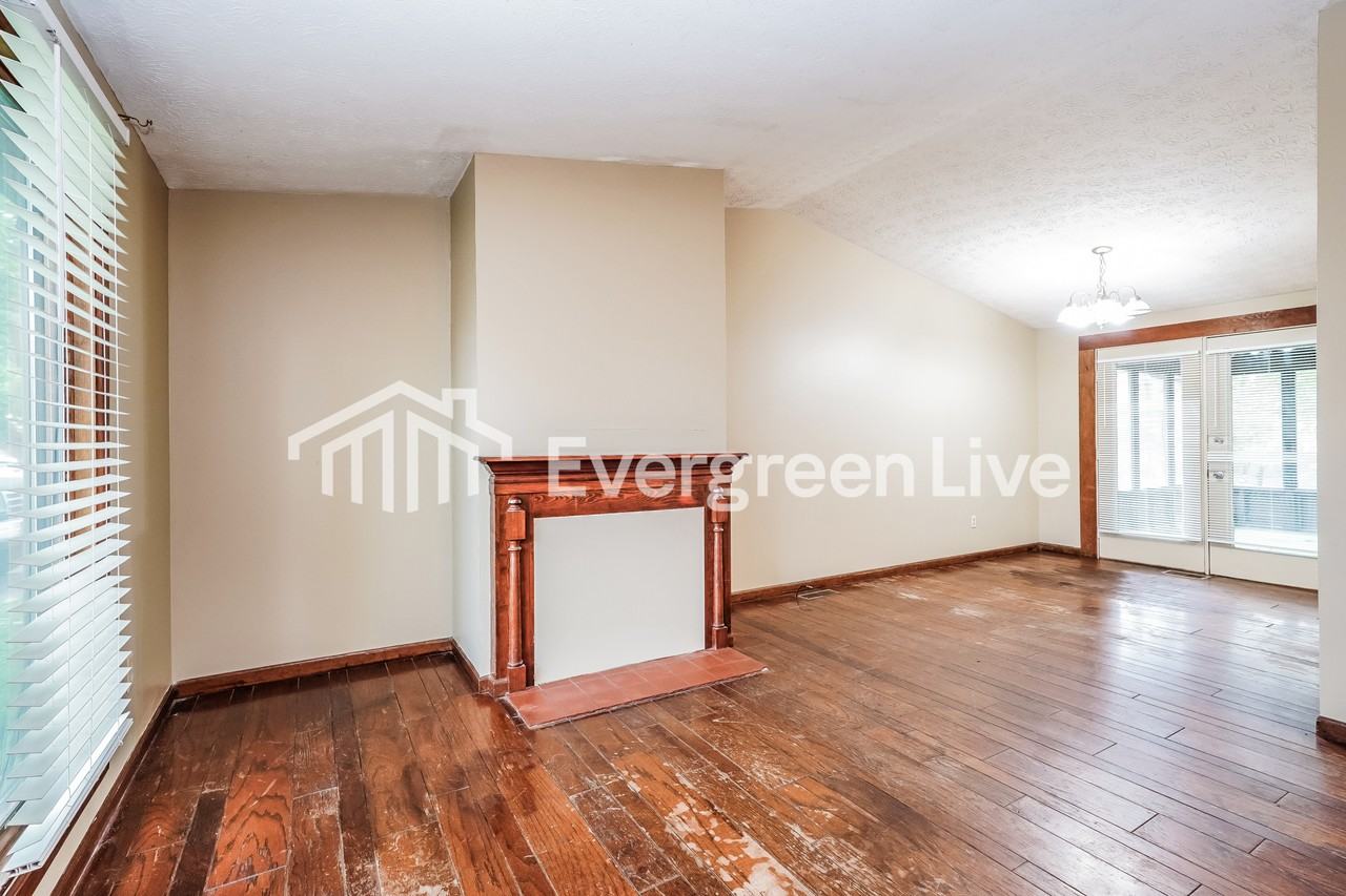 3994 Vermilion Ave - Photo 2 of 15
