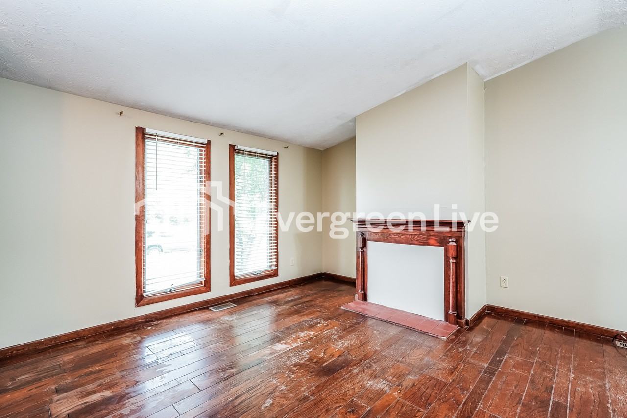 3994 Vermilion Ave - Photo 3 of 15