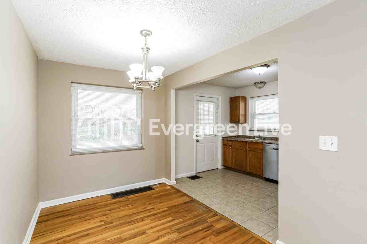 1507 Collegewood Ln - Photo 5 of 15