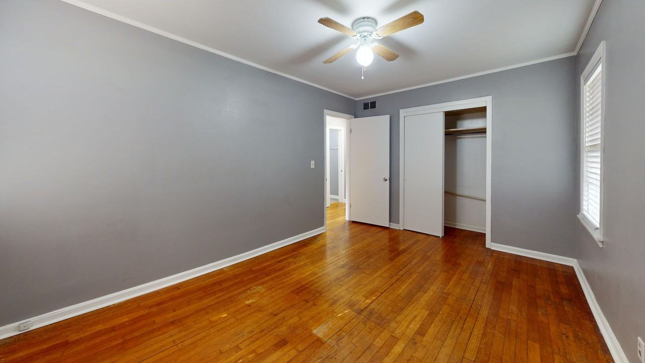 1117 Newton St - Photo 6 of 14