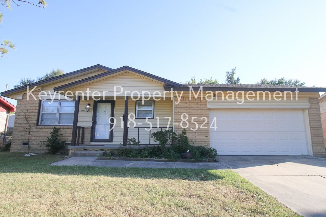 9906 E 7th St - Photo 2 of 33