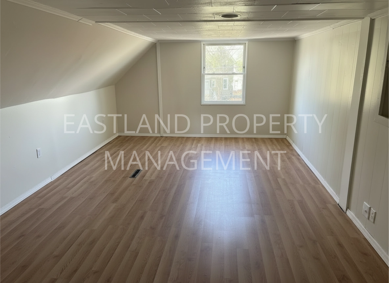 1964 Burr St - Photo 4 of 15